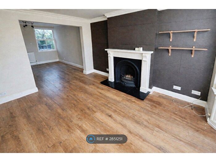 5 Bedroom Semi-Detached House To Rent In Barden Road, Tonbridge, TN9