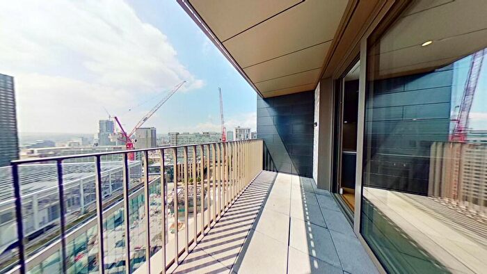 2 Bedroom Apartment To Rent In Vita Apartments, Caithness Walk, Croydon, CR0