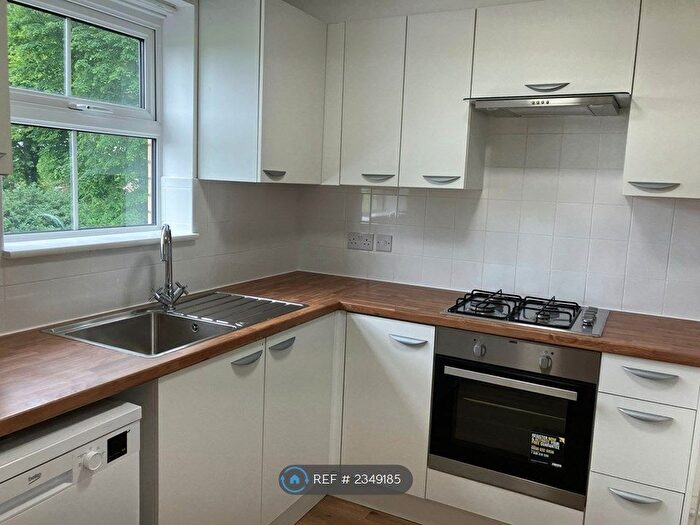 3 Bedroom Terraced House To Rent In Cromwell Close, Bromley, BR2