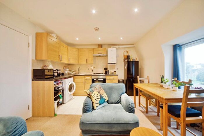 1 Bedroom Flat For Sale In Friern Barnet Road, London, London, N11