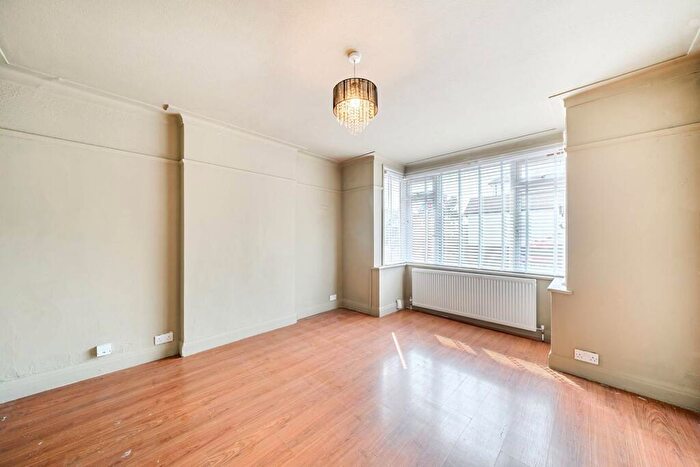 3 Bedroom Maisonette To Rent In The Drive, Morden, SM4