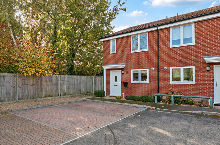 2 Bedroom Semi Detached House For Sale In Simmons Close, Hedge End, Southampton, Hampshire, SO30
