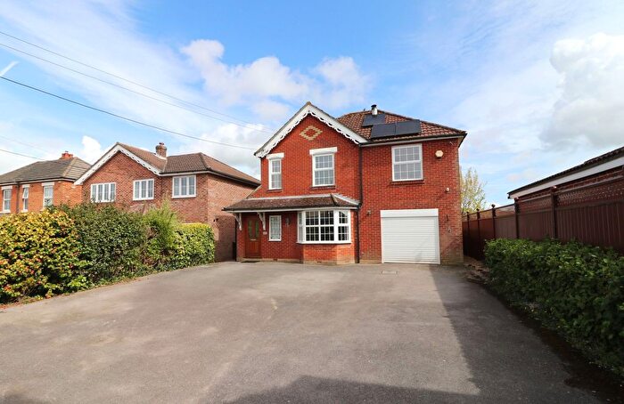 4 Bedroom Detached House For Sale In Bursledon Road, Hedge End, SO30