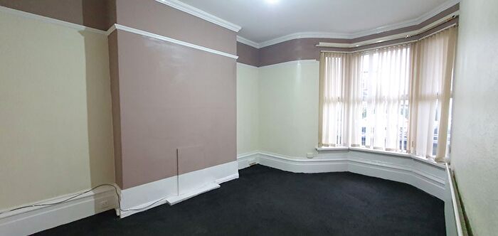 1 Bedroom Flat To Rent In Laisteridge Lane, Bradford, BD7