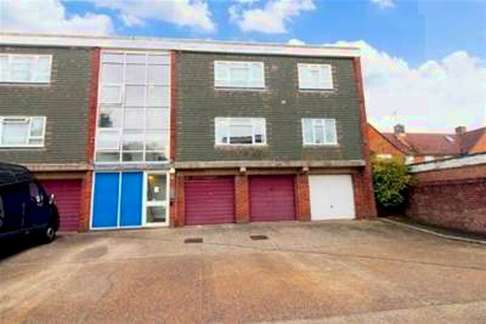 2 Bedroom Flat To Rent In Chichester, PO19