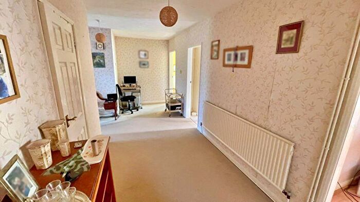 2 Bedroom Detached Bungalow For Sale In The Rise, Navenby, Lincoln, LN5