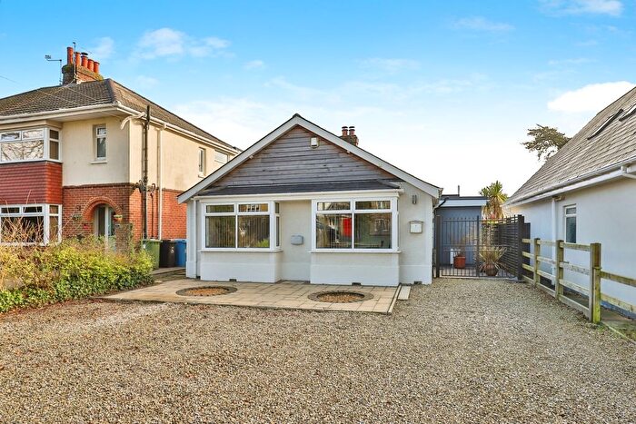 3 Bedroom Bungalow For Sale In Lake Road, Poole, Dorset, BH15