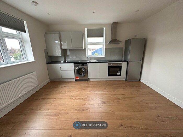 2 Bedroom Flat To Rent In High St, Edgware, HA8