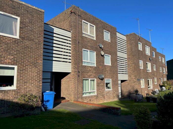 2 Bedroom Apartment To Rent In Hale Close, Ipswich, Suffolk, IP2