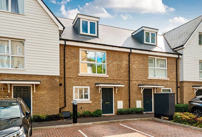 3 Bedroom Terraced House For Sale In Gunpowder Road, Worcester Park, Surrey, KT4