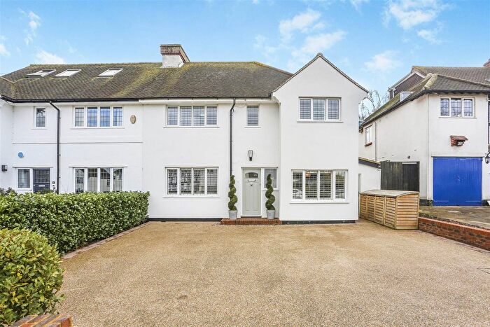 4 Bedroom Semi-Detached House For Sale In South Drive, South Cheam, SM2