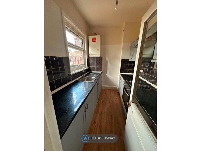 2 Bedroom Flat To Rent In Grafton Road, Bedford, MK40