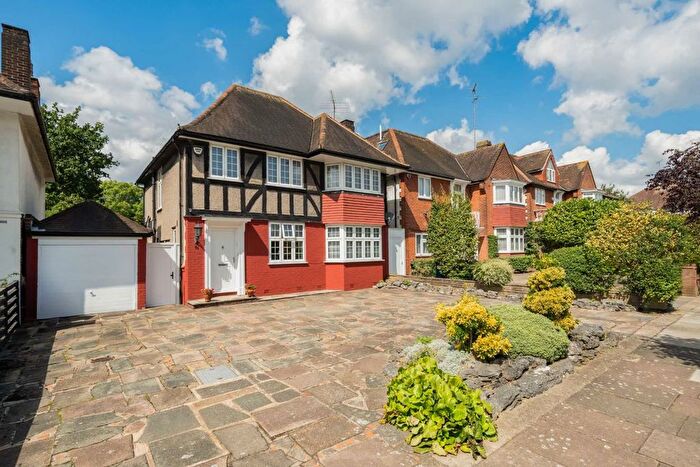 4 Bedroom Detached House For Sale In Downage, London, NW4