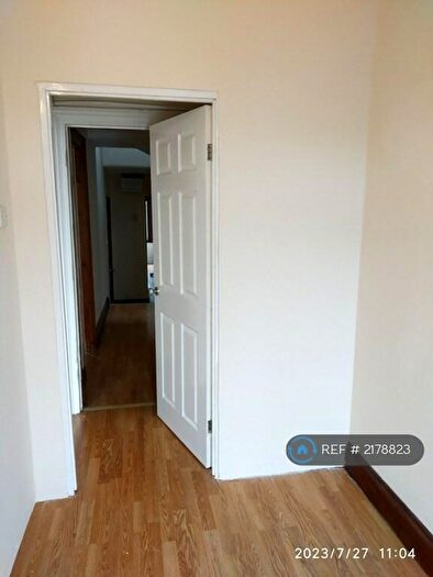 3 Bedroom Flat To Rent In South Norwood, London, SE25