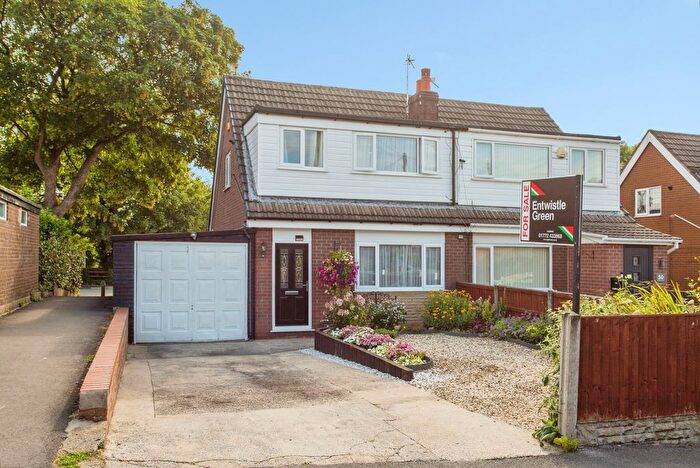 3 Bedroom Semi Detached House For Sale In Lowther Crescent, Leyland, Lancashire, PR26