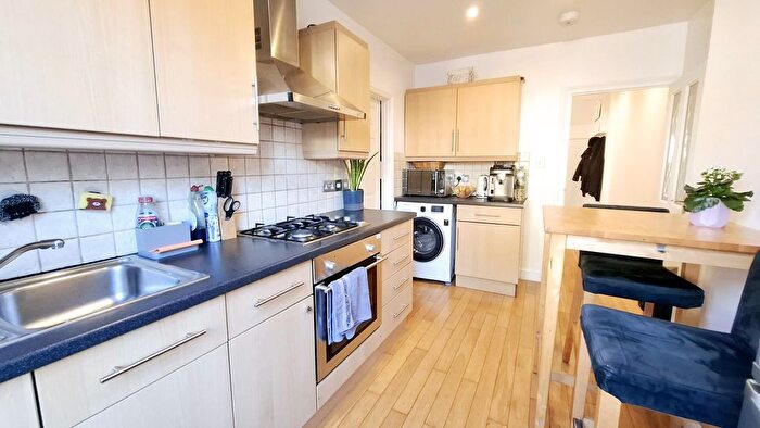 2 Bedroom Flat To Rent In Deacon Road, London, NW2