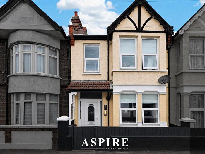 3 Bedroom Terraced House For Sale In Northview Drive, Westcliff-On-Sea, SS0