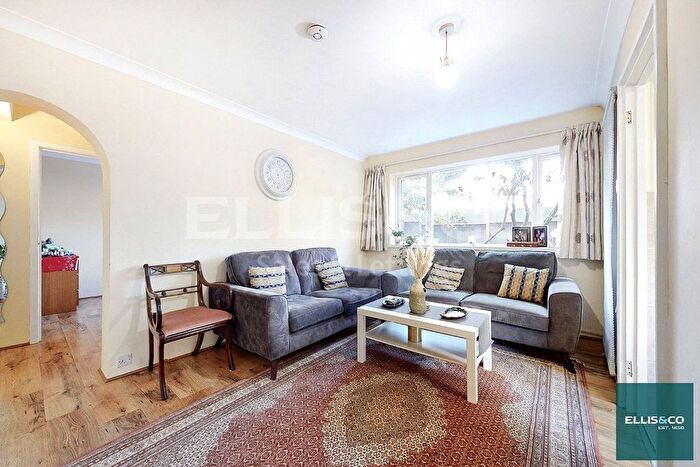 1 Bedroom Flat To Rent In Charlton Lodge, Temple Fortune Lane, NW11