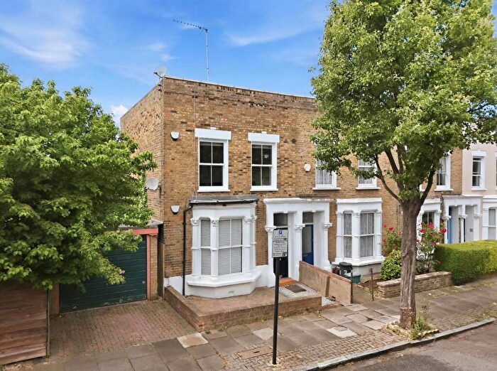 2 Bedroom Flat For Sale In Herrick Road, N5