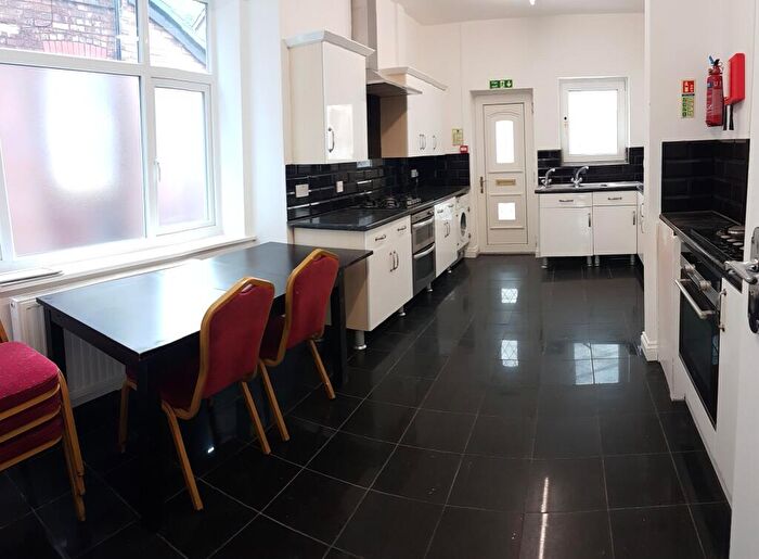 9 Bedroom Terraced House To Rent In Wellington Road, Fallowfield, Manchester, M14