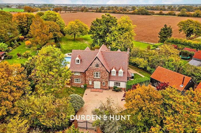 8 Bedroom Detached House For Sale In Pharisee Green, Dunmow, CM6