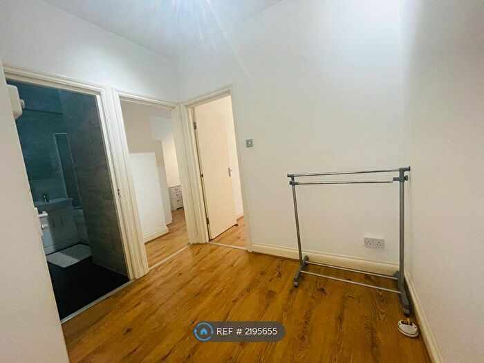 2 Bedroom Flat To Rent In London, London, SW17