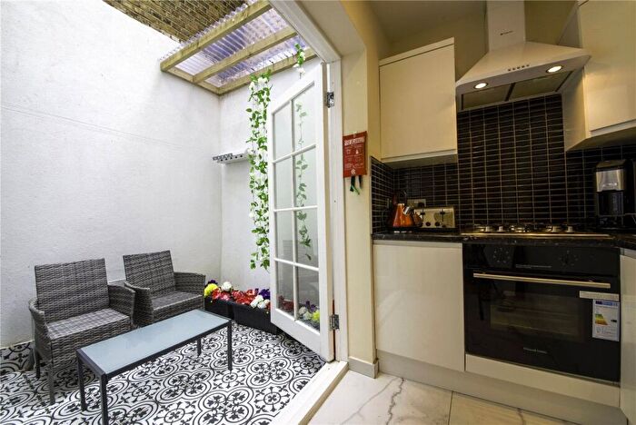 Studio To Rent In Essex Road, Angel, London, N1