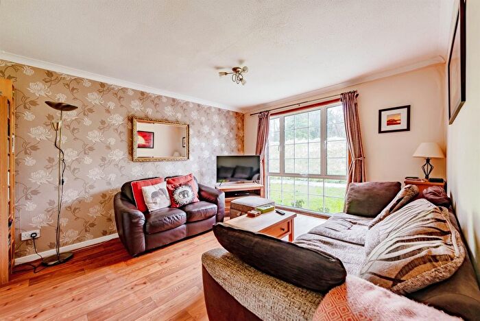 3 Bedroom End Of Terrace House For Sale In Kingsley Road, Crawley, RH11