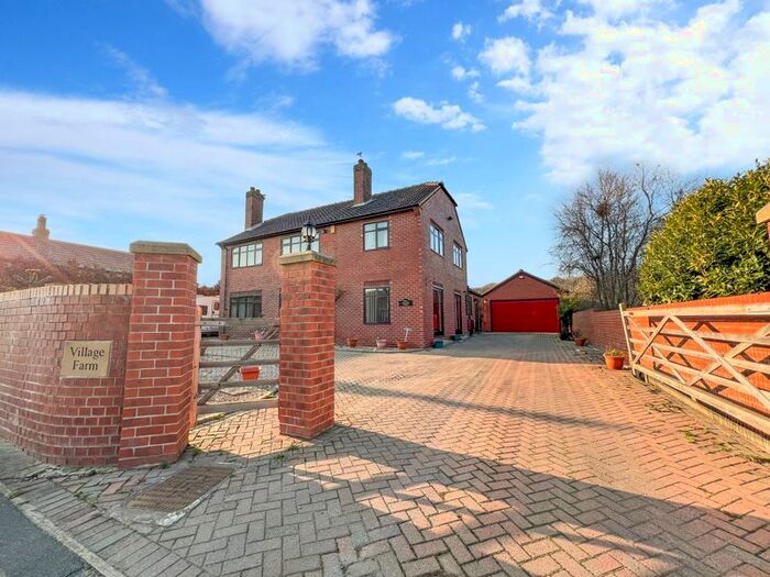 4 Bedroom Detached House For Sale In Sutton Lane, Byram, Knottingley, WF11