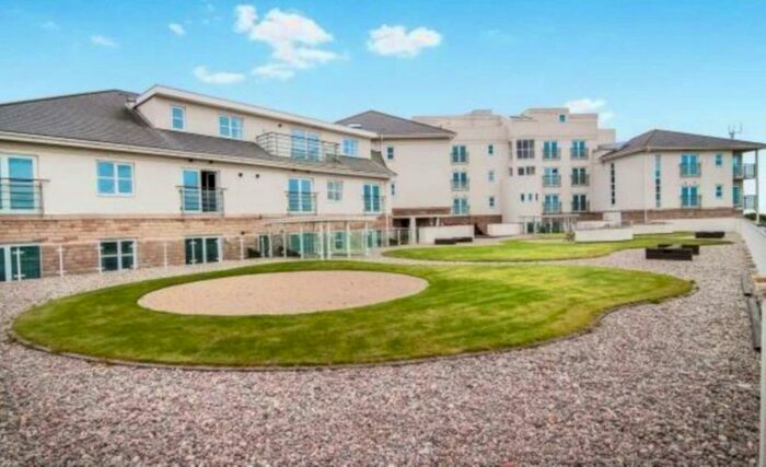 2 Bedroom Apartment To Rent In Burbo Point, - Hall Road West, L23