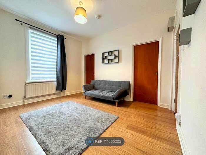 1 Bedroom Flat To Rent In Arundel Gardens, Ilford, IG3