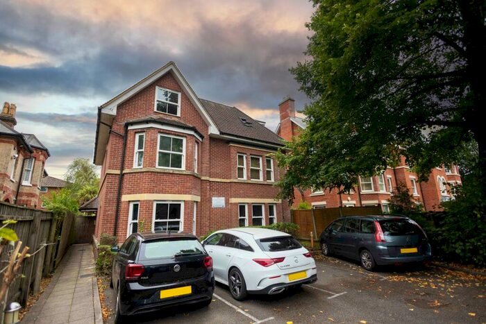 2 Bedroom Flat To Rent In B Wimborne Road, Bournemouth, BH2