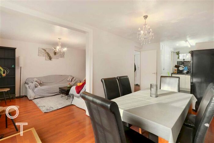 3 Bedroom Town House To Rent In Falconer Walk, Islington, N7