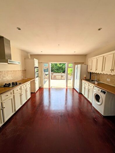 3 Bedroom Semi-Detached House To Rent In Uplands Road, Woodford Green, IG8