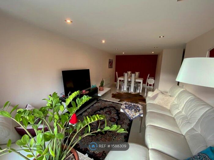 3 Bedroom Flat To Rent In Azure House, London, NW10