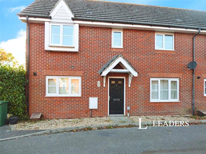 3 Bedroom House To Rent In Faulkner Gardens, Wick, BN17