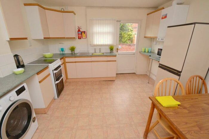 2 Bedroom Flat To Rent In Millicent Road, West Bridgford, NG2