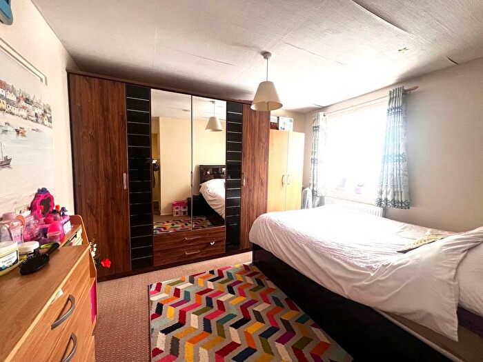 2 Bedroom Flat To Rent In Chelmer Crescent, Barking, IG11