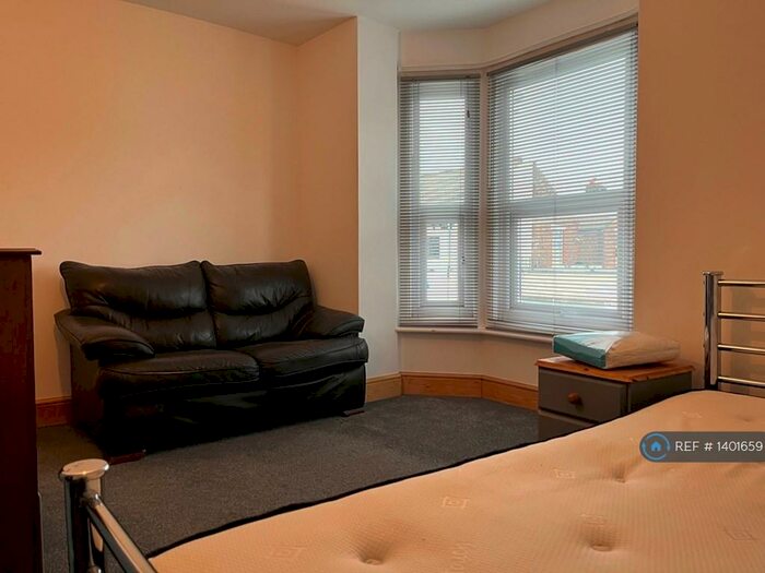 Studio To Rent In Hayling Avenue, Portsmouth, PO3