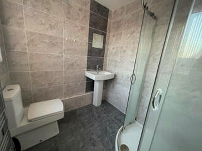 1 Bedroom Flat To Rent In Sholebroke Place, Leeds, LS7