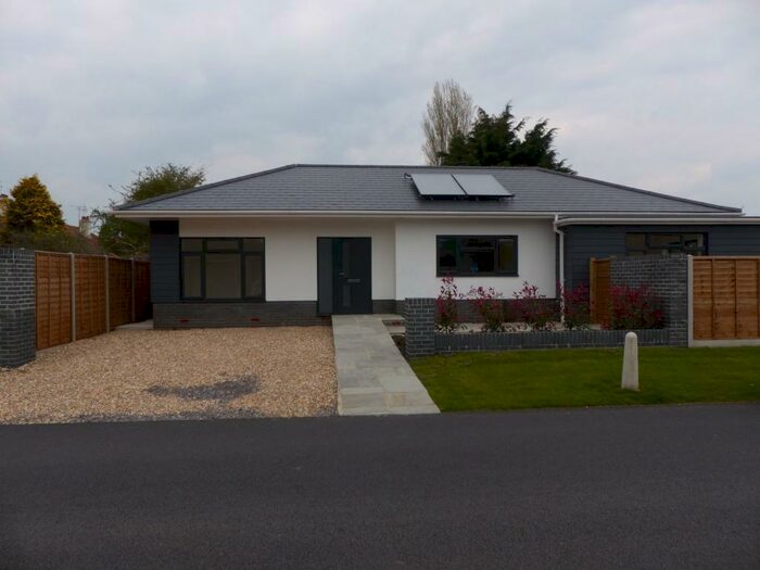 3 Bedroom Bungalow To Rent In Summerhill Drive, PO22