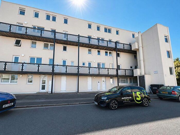 2 Bedroom Flat To Rent In Williams Close, Gosport, PO13