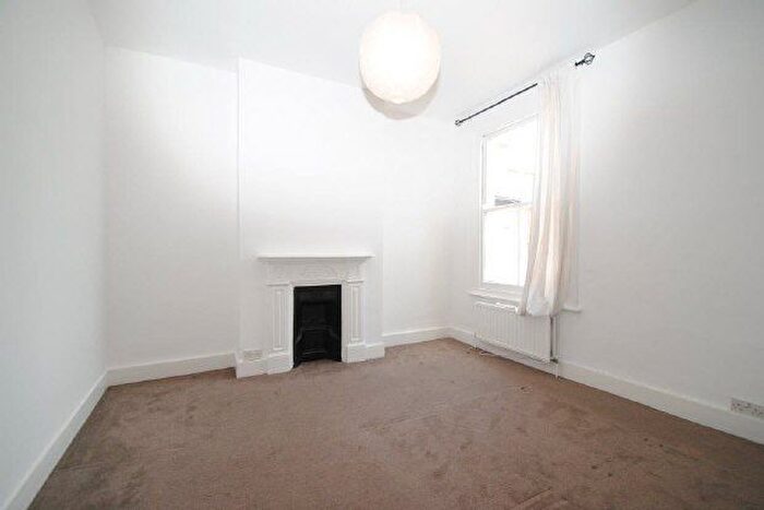 3 Bedroom Flat To Rent In Trinity Road, Wimbledon, SW19