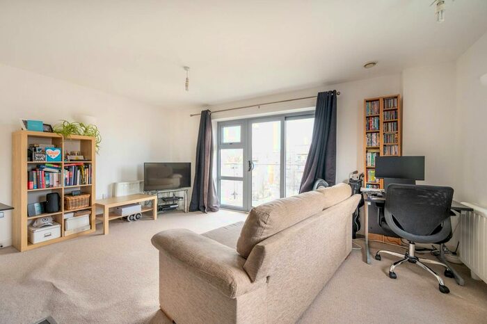1 Bedroom Flat To Rent In Queen Mary Avenue, South Woodford, London, E18