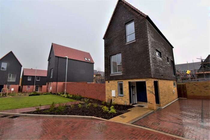 3 Bedroom Detached House To Rent In Cherry Hinton Close, Western Cross Ebbsfleet Valley, Swanscombe, DA10