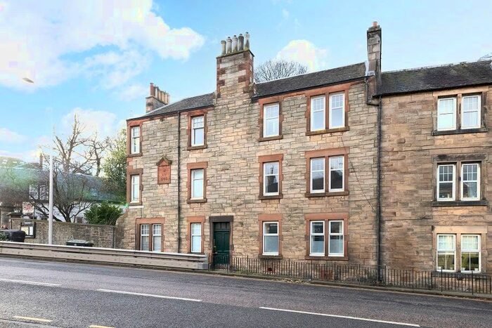 2 Bedroom Flat To Rent In Marischal Place, Blackhall, Edinburgh, EH4