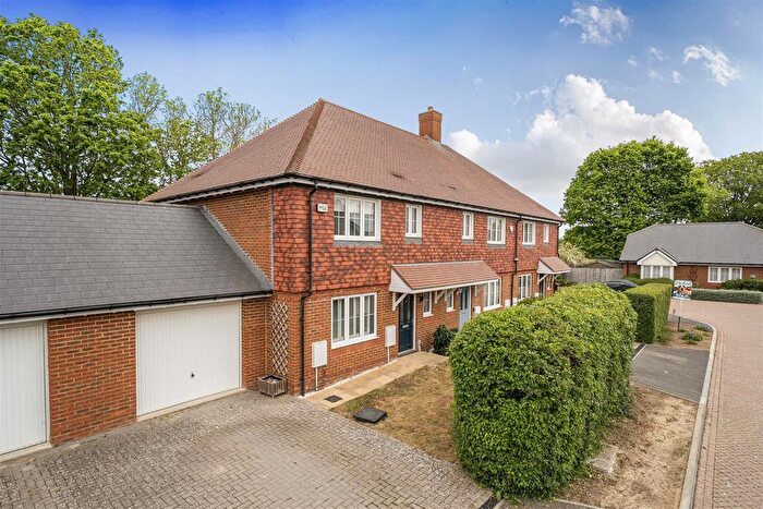 3 Bedroom End Terrace House For Sale In The Weavers, Headcorn, Ashford, TN27