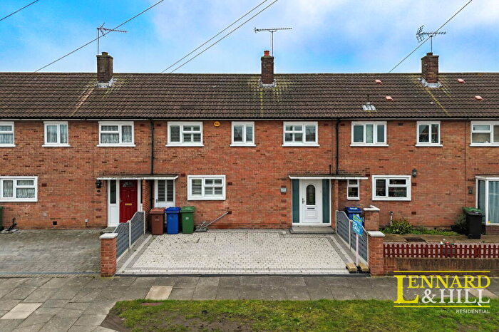 3 Bedroom Terraced House For Sale In Gourney Grove, Stifford Clays, RM16