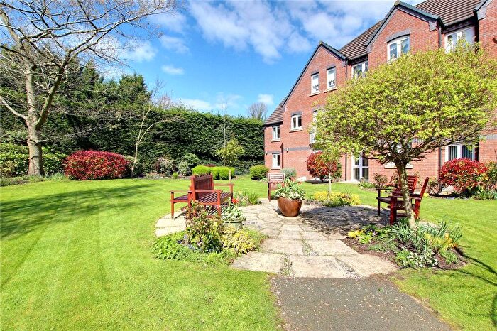 1 Bedroom Flat For Sale In Tower Hill, Droitwich, Worcestershire, WR9