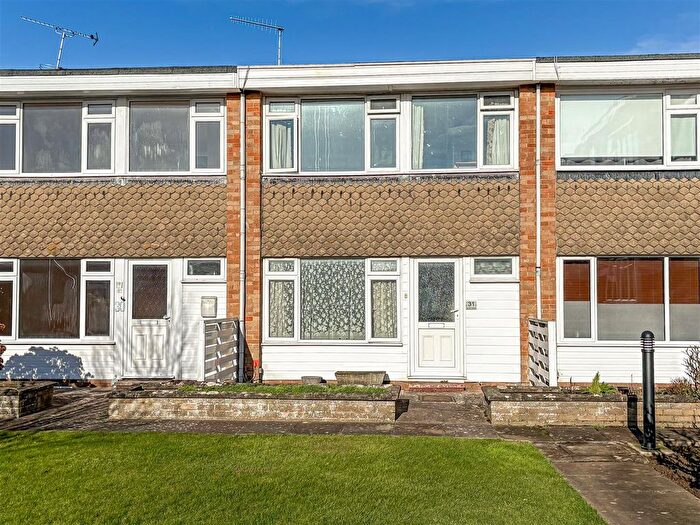 Property For Sale In Arundel Garden, Rustington, Littlehampton, BN16